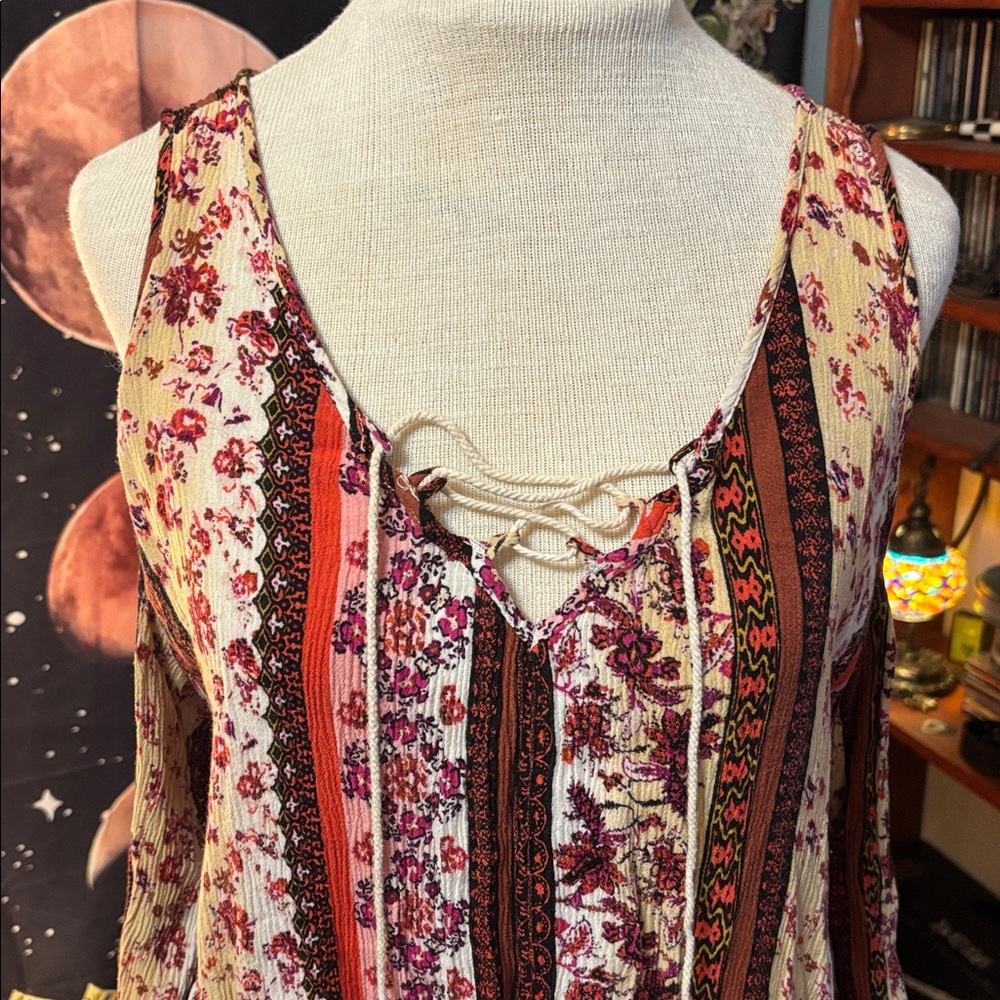 Cato Red and Cream Floral Lace-Up Bell-Sleeves Blouse fairy flow - Picture 2 of 8